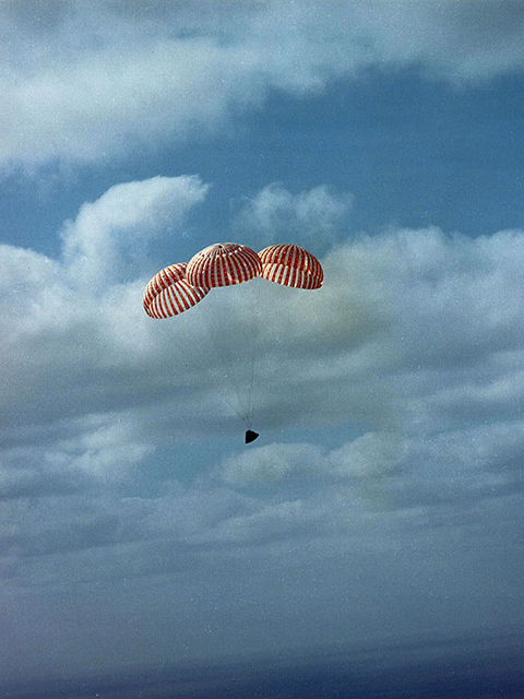 Apollo parachutes